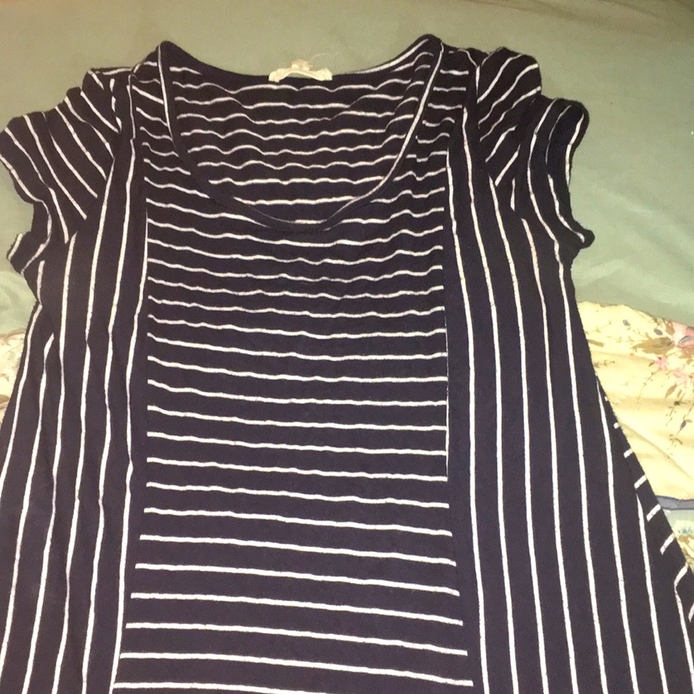 I’m selling this dress it’s very comfortable